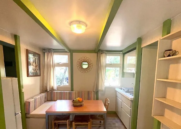 La Cle Des Champs Camping 2*