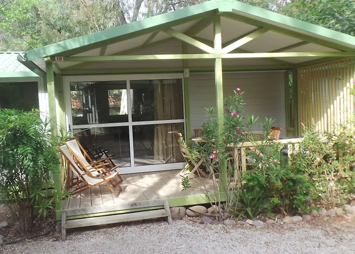 La Cle Des Champs Camping 2*